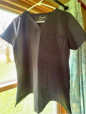 Medgear scrubs | Camilla Slim 1 Pocket Scrub Top | Medgear scrub top